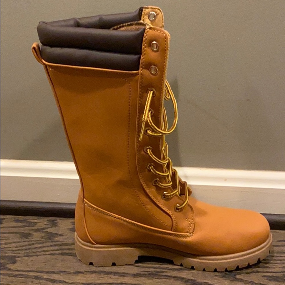 Never been worn. Size 6 in girls. Brand new. - Picture 3 of 6